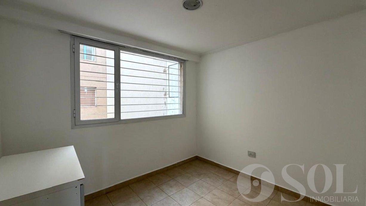Foto de En alquiler Departamento 2 dormitorios con cochera y baulera - B°, imagen 4
