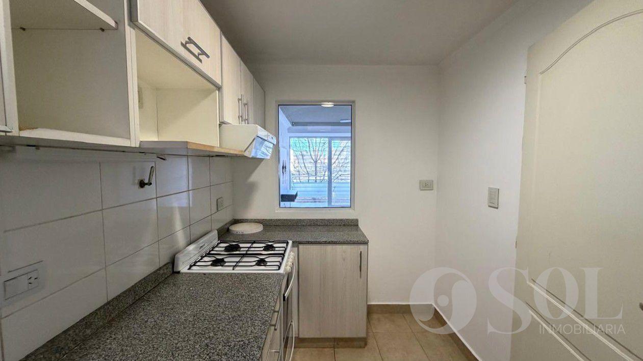 Foto de En alquiler Departamento 2 dormitorios con cochera y baulera - B°, imagen 5