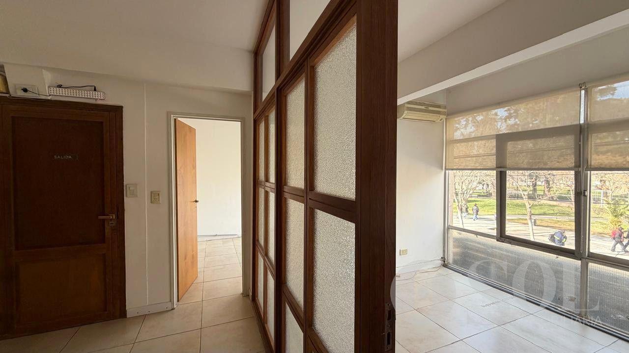Foto de En venta Oficina 70 m2 - FRENTE A LA PLAZA - Cipolletti Centro, imagen 4