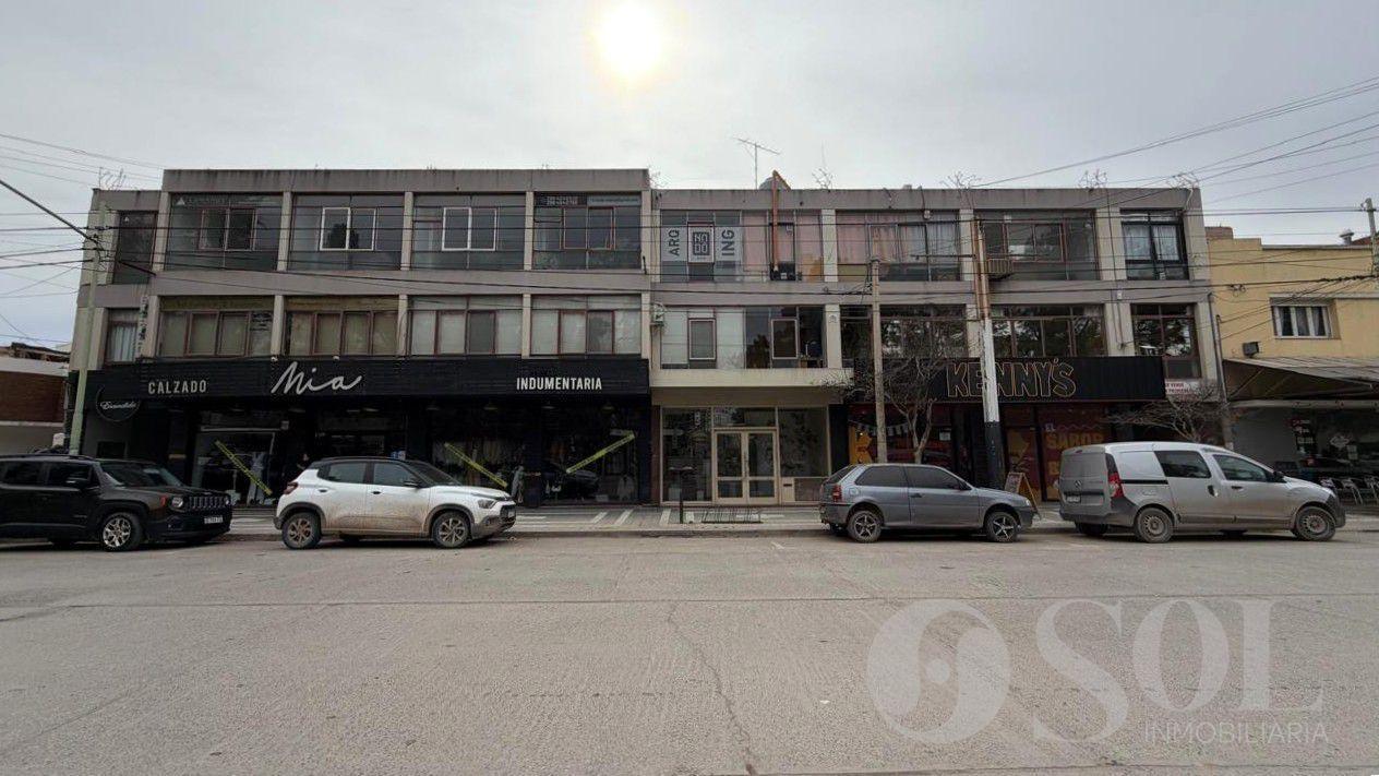 Foto de En venta Oficina 70 m2 - FRENTE A LA PLAZA - Cipolletti Centro, imagen 1