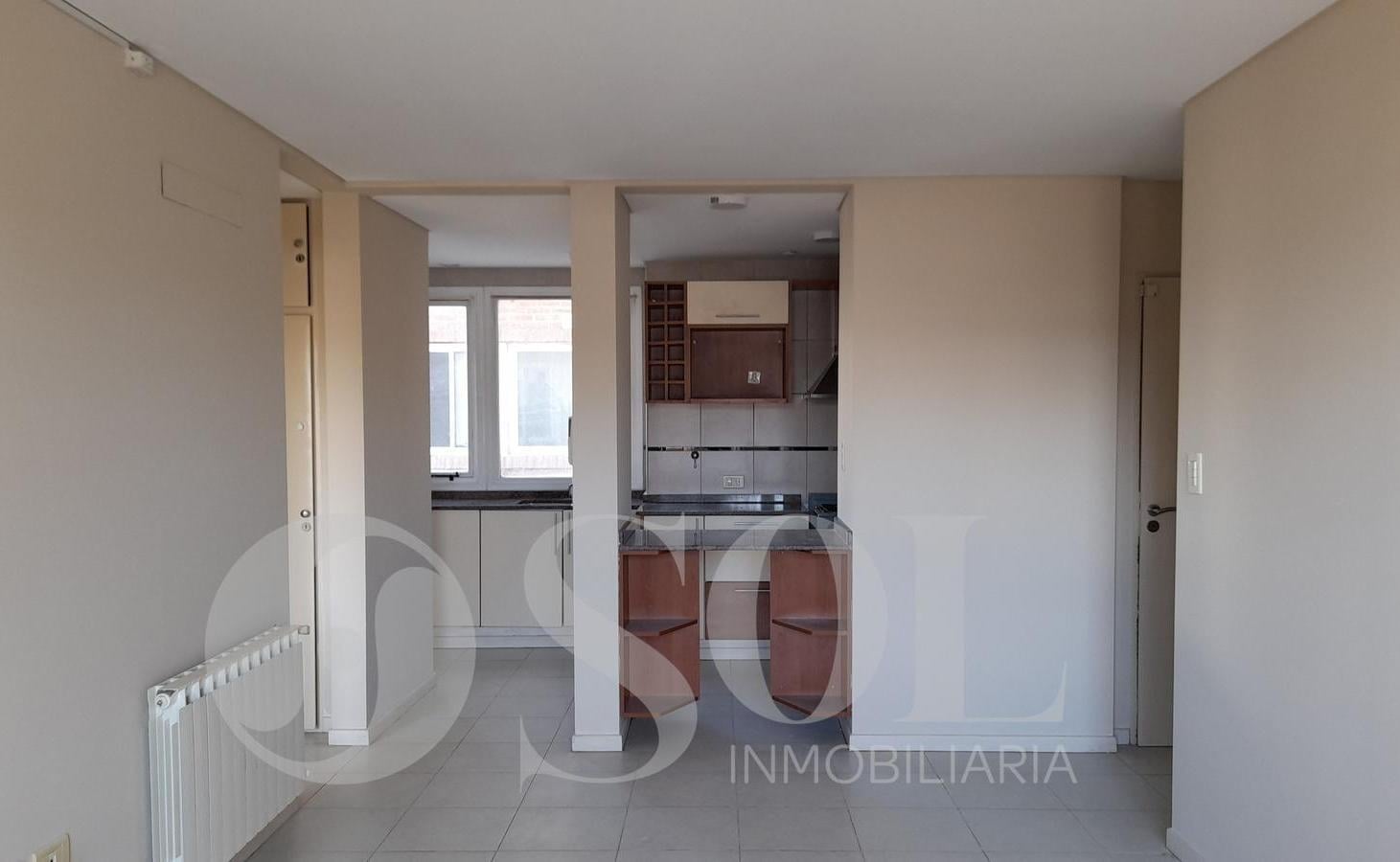 Foto de En alquiler departamento 1 dormitorio con cochera - Cipolletti Centro, imagen 3