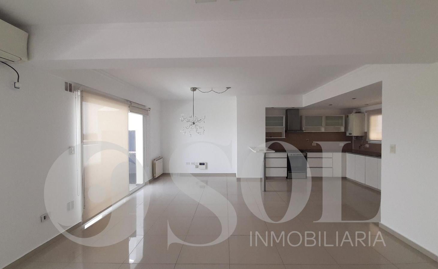 Foto de En alquiler departamento semipiso 2 dormitorios y cochera - Cipolletti, imagen 3