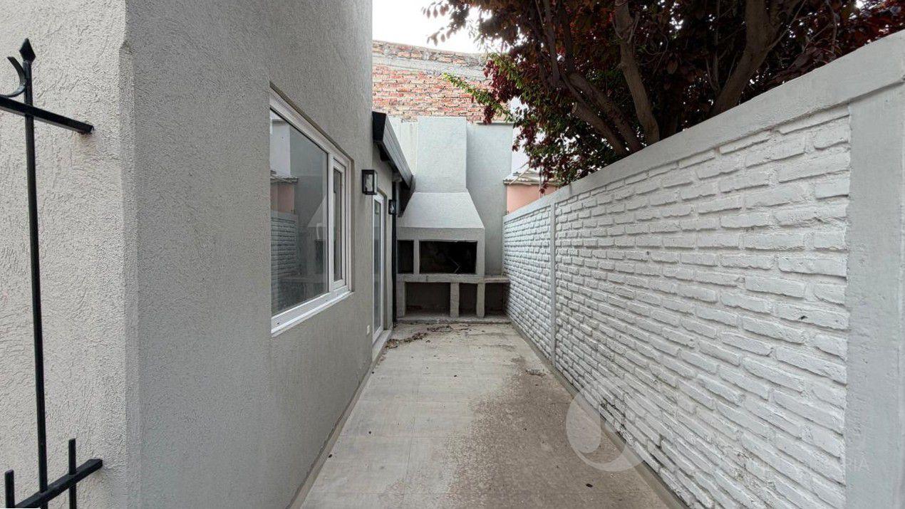 Foto de En alquiler Departamento 1 dormitorio con parrilla - Planta Baja, imagen 1