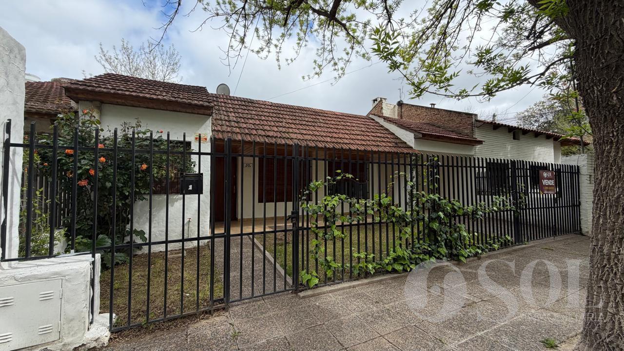 Foto de En venta casa 3 dormitorios - B° Manzanar - Cipolletti, imagen 1