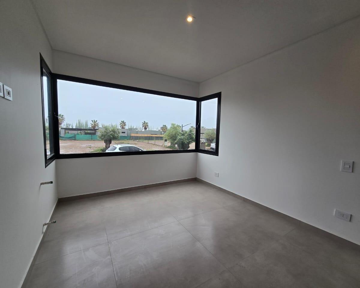 Casa en a Estrenar en Ciro de Vieytes 4
