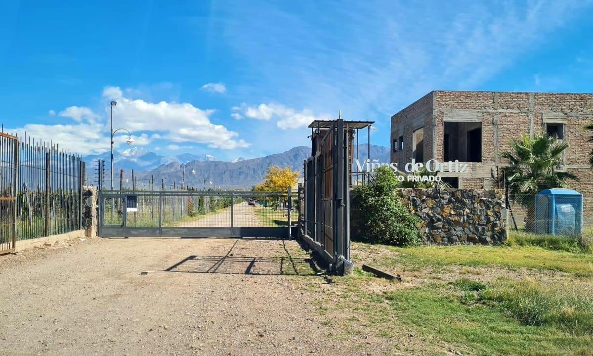 Terreno en Barrio Privado Viñas de Ortiz 1