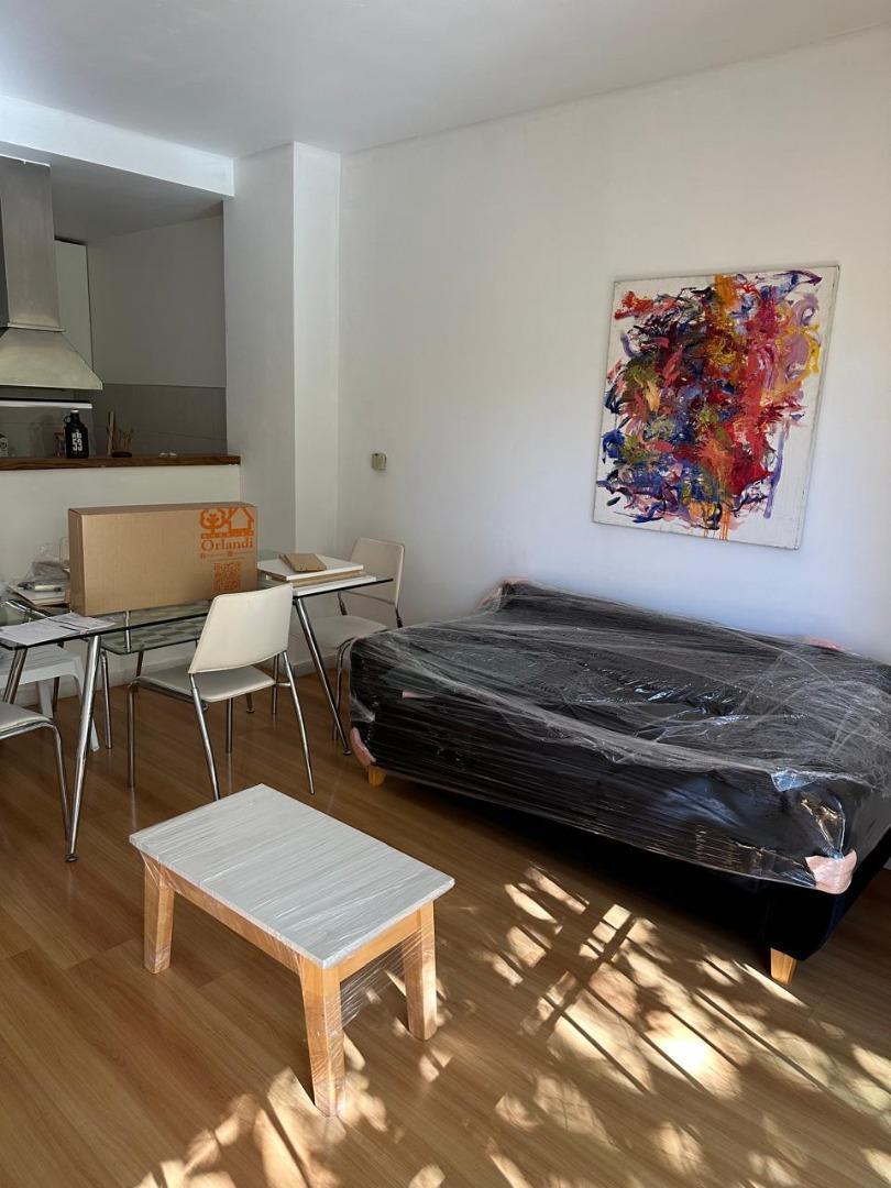 Foto de VENTA DE 2 AMB. AL FRENTE. MUY LUMINOSO. APTO PROFESIONAL, imagen 2