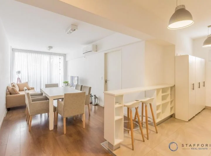 DEPARTAMENTO DE 3 AMBIENTES CON COCHERA FIJA EN RECOLETA 2
