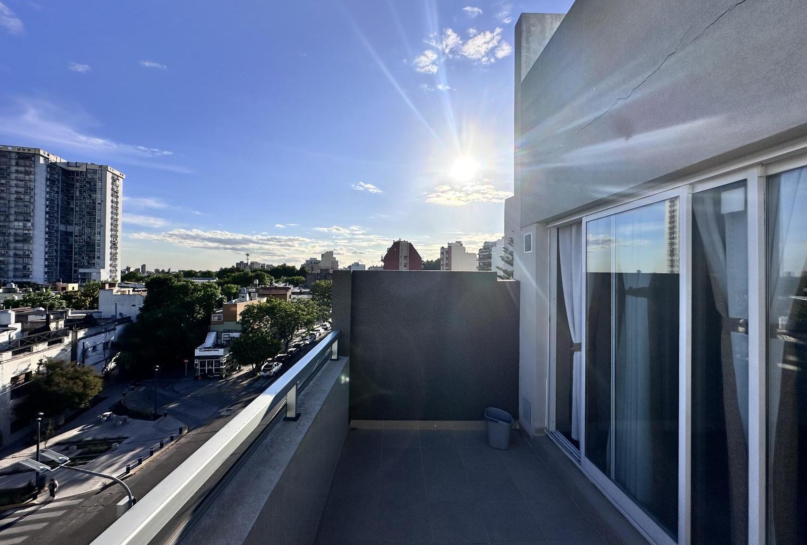 Monoambiente piso alto con balcón en Venta - Vista Abierta