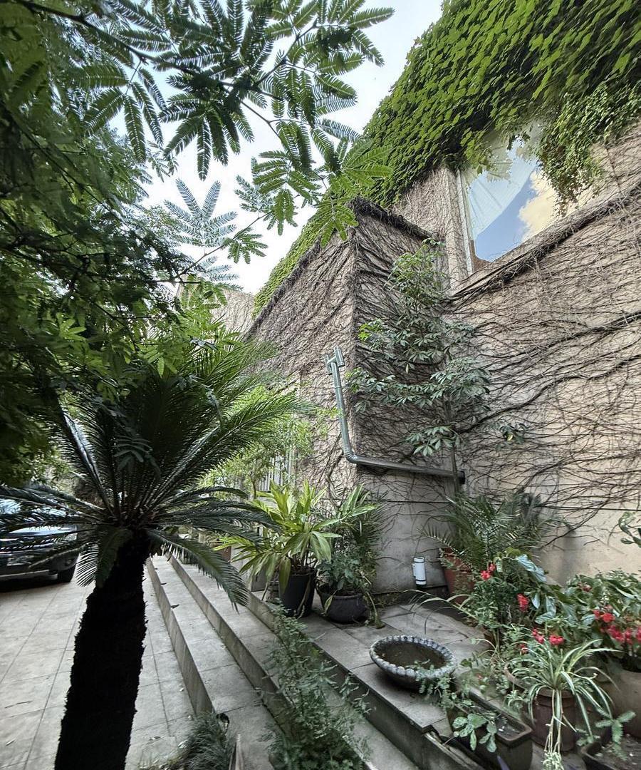 Casa de 8 ambientes 5 baños completos, doble dep. Jardin y pileta Belgrano
