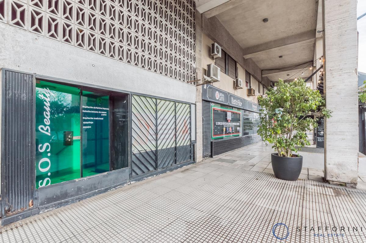 Foto de Local Comercial con Sotano y Planta Baja - 2 baños - Sobre avenida, imagen 4