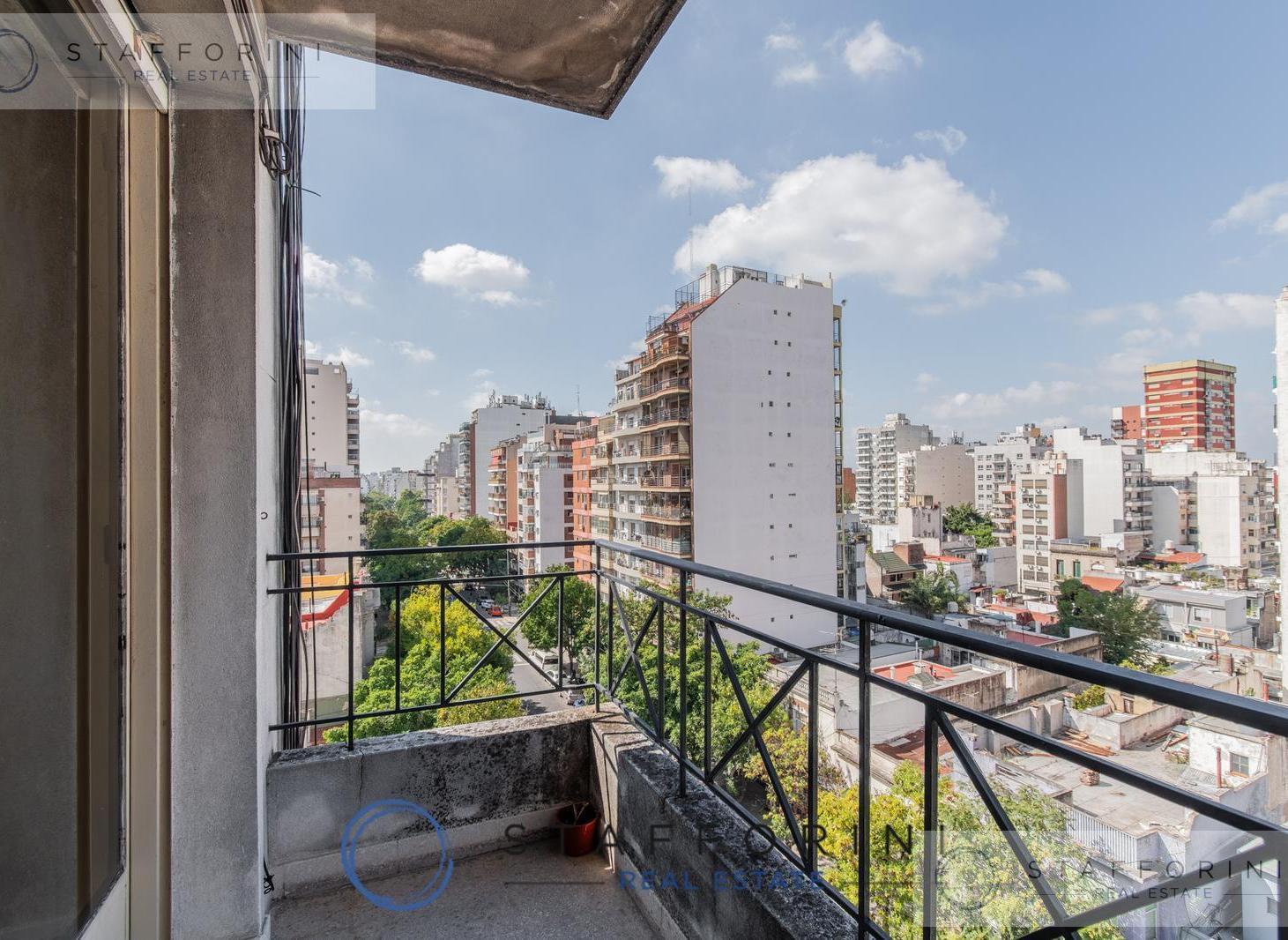 Departamento 3 ambientes con balcón al frente, lavadero, luminoso en Caballito