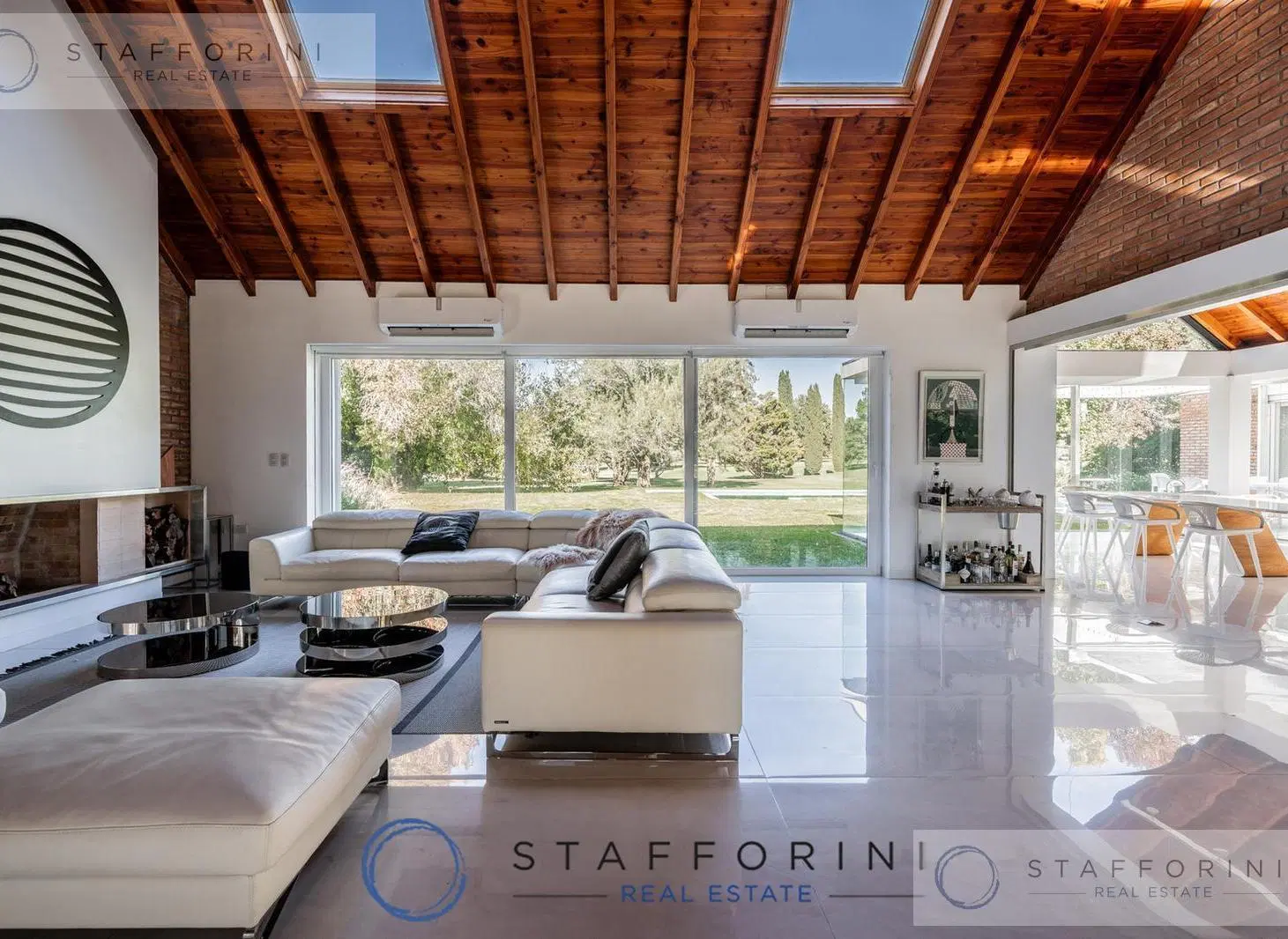 IMPRESIONANTE CASA EN DOS LOTES EN LOS CARDALES C.C 1
