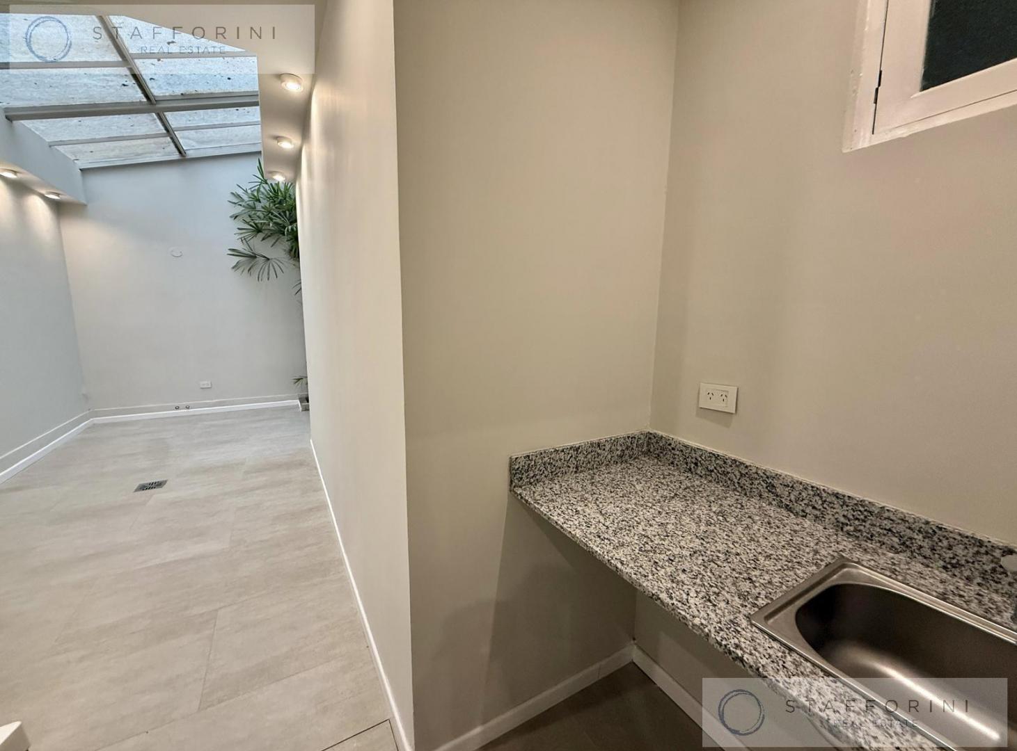 Foto de Alquiler PH de 4 ambientes con 2 baños y patio cubierto - Belgrano R, imagen 5