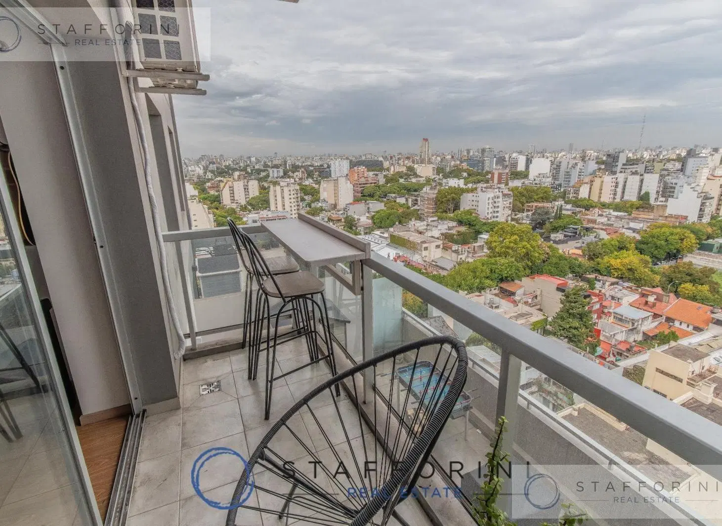 Espectacular Departamento en Venta con Balcón Piso Alto 2