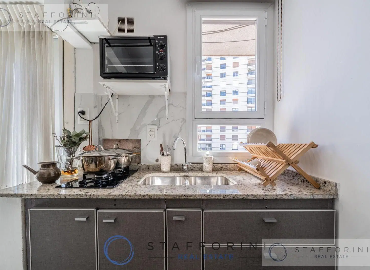 Alquiler temporal amoblado | 3 ambientes en Retiro | Piso alto con balcón y vista abierta 4
