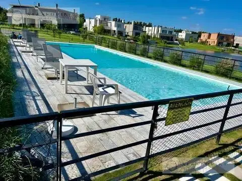 LOTE EN VENTA AL AGUA CARPINCHOS NORDELTA 8