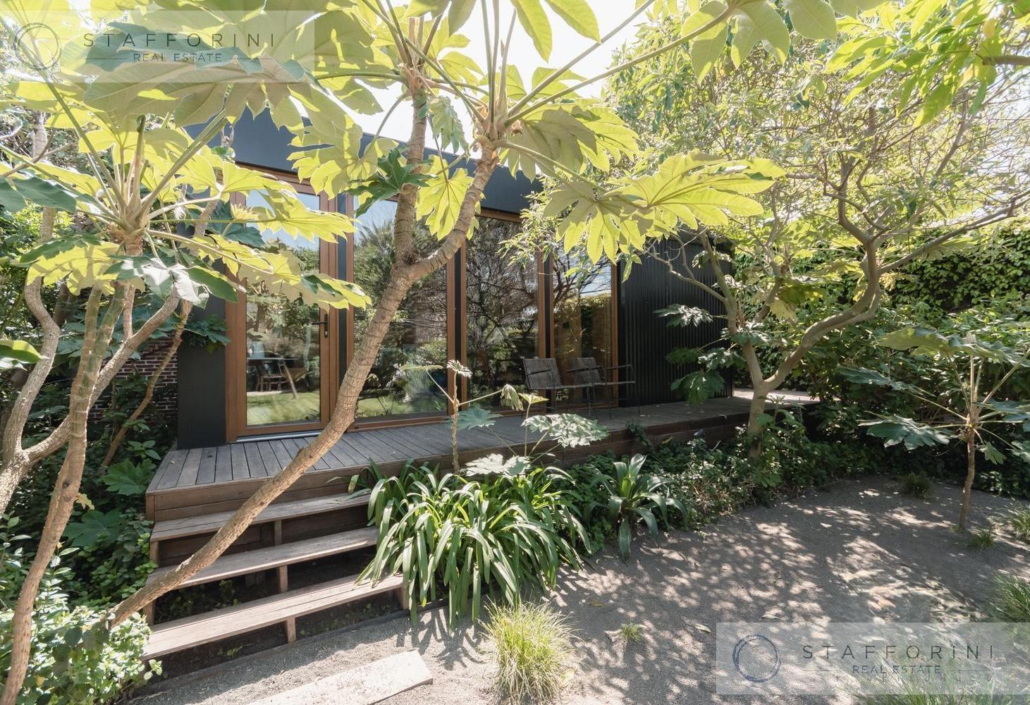 Foto de Espectacular casa moderna con increible jardin- cercana a varios accesos, imagen 3