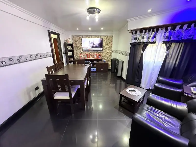 Departamento de 4 ambientes en venta – Tres Arroyos y Garay 1