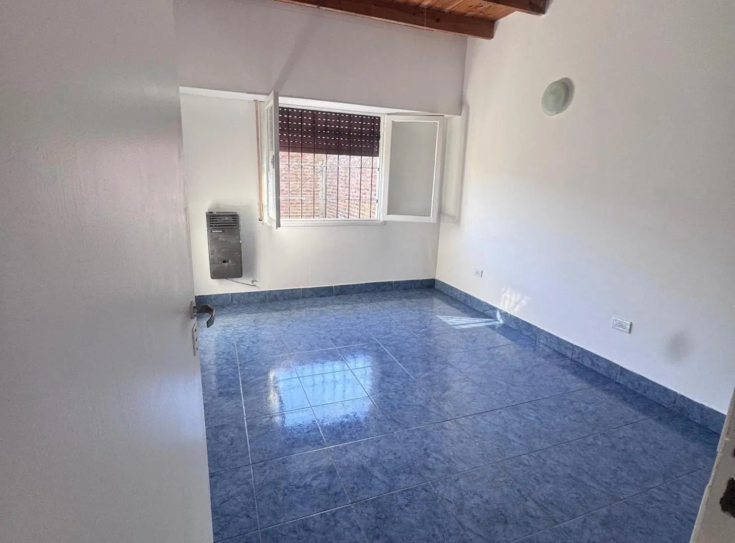 Alquiler 24 meses. Casa de 3 ambientes 8