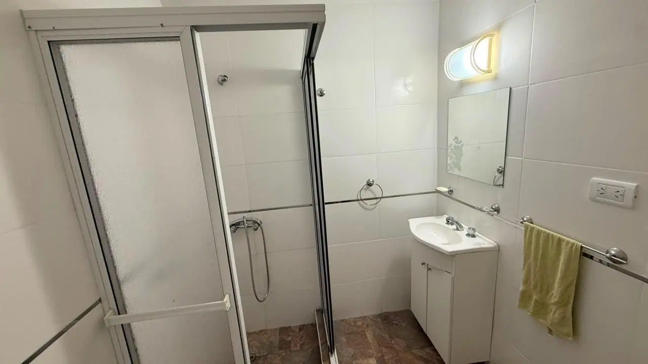 Propiedad en block – Casa de 3 ambientes + 2 locales comerciales 3