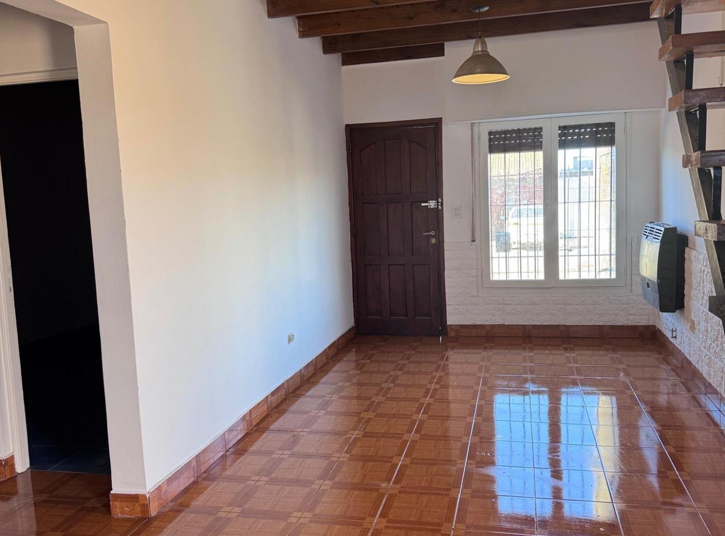 Foto de Alquiler 24 meses. Casa de 3 ambientes, imagen 2