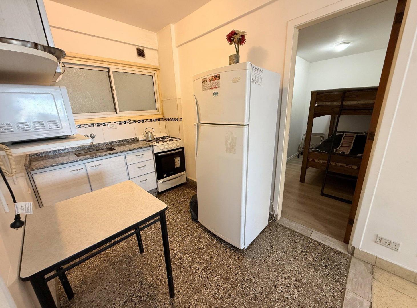 Foto de Departamento de 3 ambientes al frente en el centro, vista parcial al mar, imagen 4