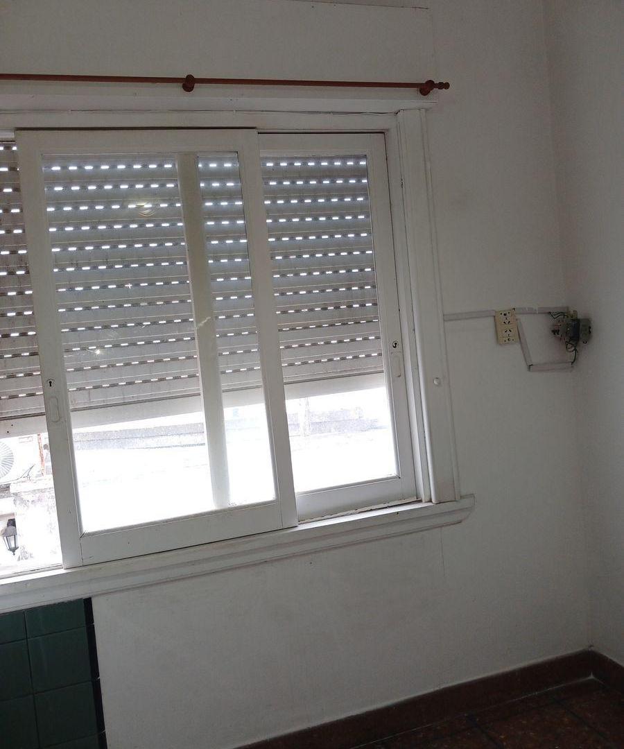 Foto de DEPARTAMENTO 2 AMB 1ER PISO FTE. CON BALCON Y TERRAZA, imagen 3