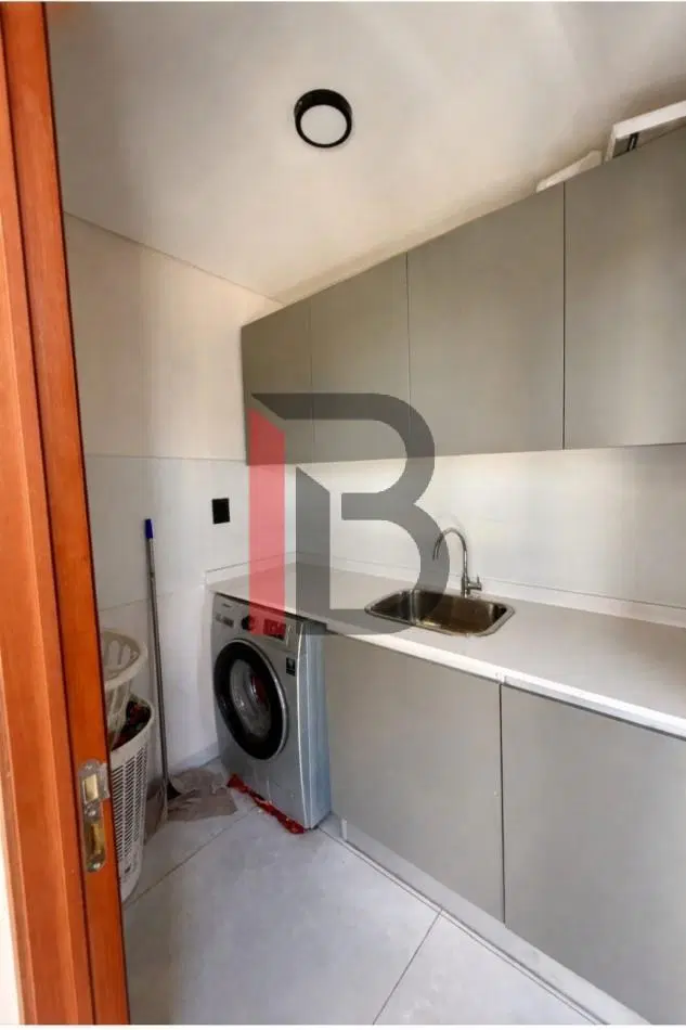 EXCLUSIVO PISO DE CATEGORIA - 226 m² con Doble Cochera | Cipolletti Centro 2
