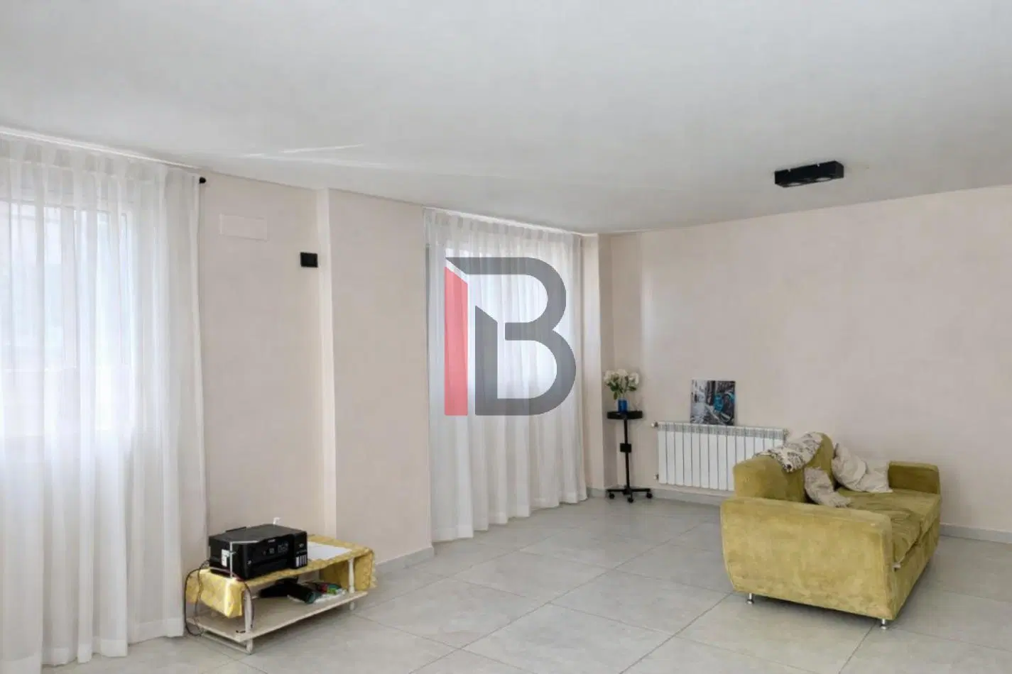 EXCLUSIVO PISO DE CATEGORIA - 226 m² con Doble Cochera | Cipolletti Centro 3