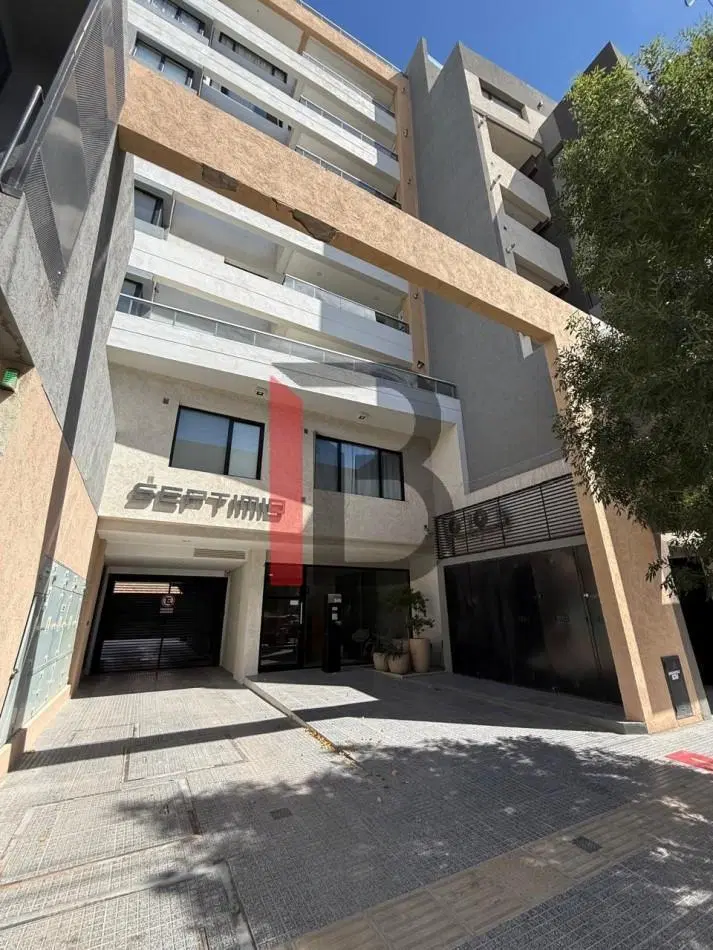 EXCLUSIVO PISO DE CATEGORIA - 226 m² con Doble Cochera | Cipolletti Centro 5