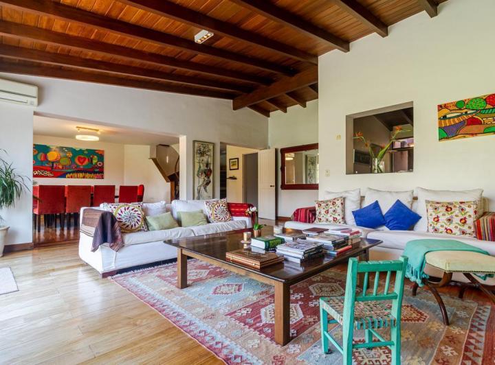 Excelente casa sobre gran terreno  en lo mejor de Las Lomas Jockey - VENTA /SAN ISIDRO 5