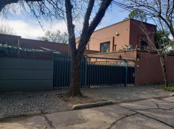 Excelente casa sobre gran terreno  en lo mejor de Las Lomas Jockey - VENTA /SAN ISIDRO 1