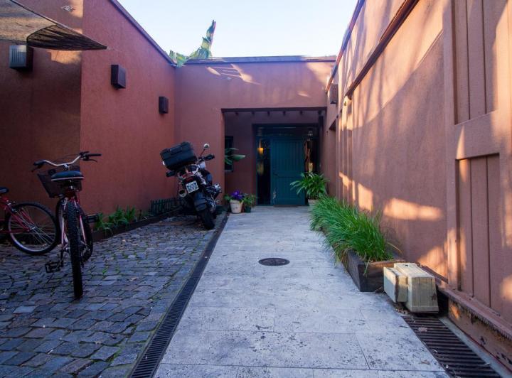 Excelente casa sobre gran terreno  en lo mejor de Las Lomas Jockey - VENTA /SAN ISIDRO 2