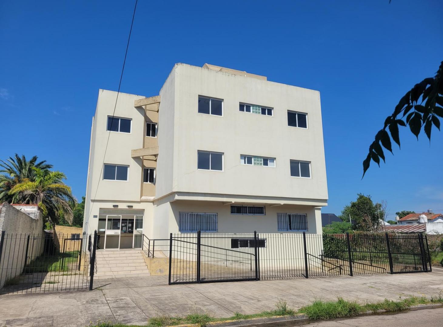 Edificio Comercial en Garin