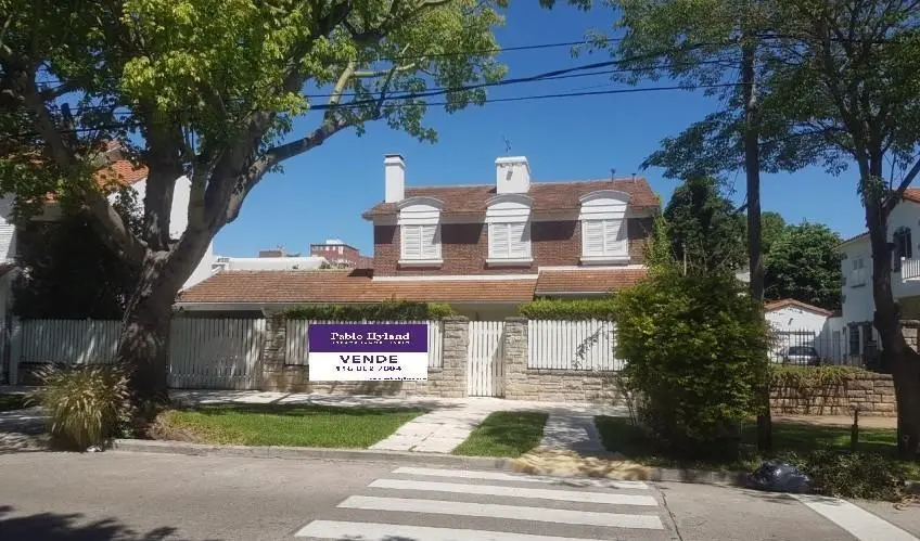 SOLIDO CHALET CON PILETA EN VENTA - LA LUCILA 2
