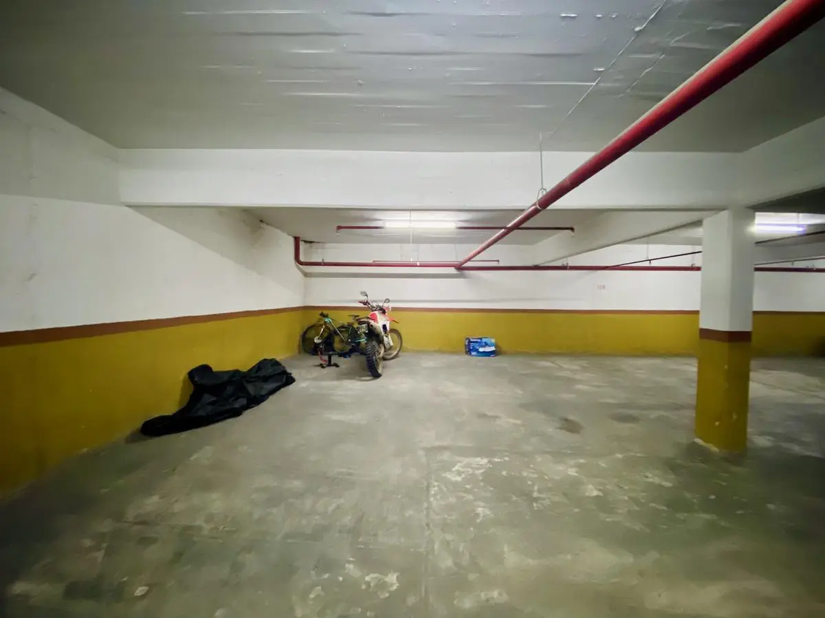 Excelente cochera en alquiler en edificio Laguzzi - Centro de Martínez 3