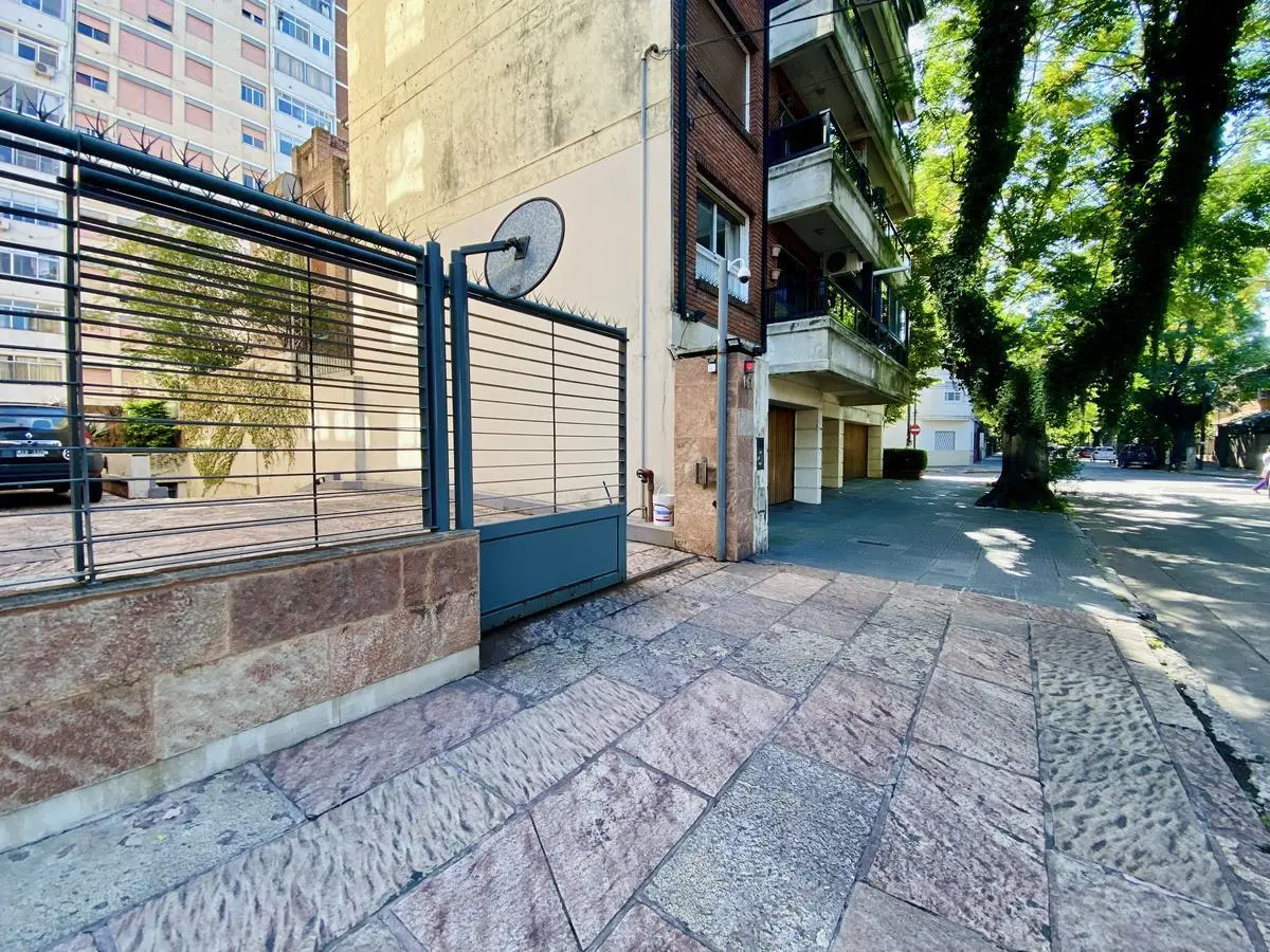 Excelente cochera en alquiler en edificio Laguzzi - Centro de Martínez 7