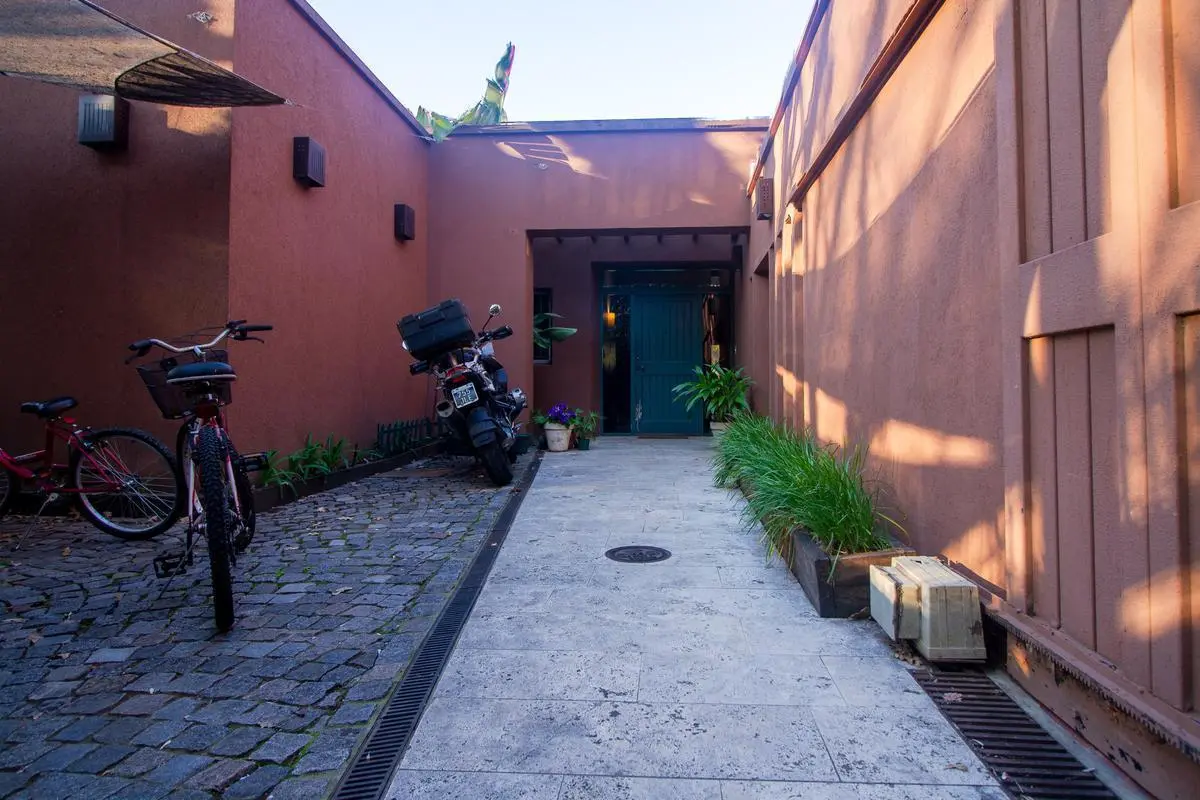 Excelente casa sobre gran terreno en lo mejor de Las Lomas Jockey - VENTA /SAN ISIDRO 3