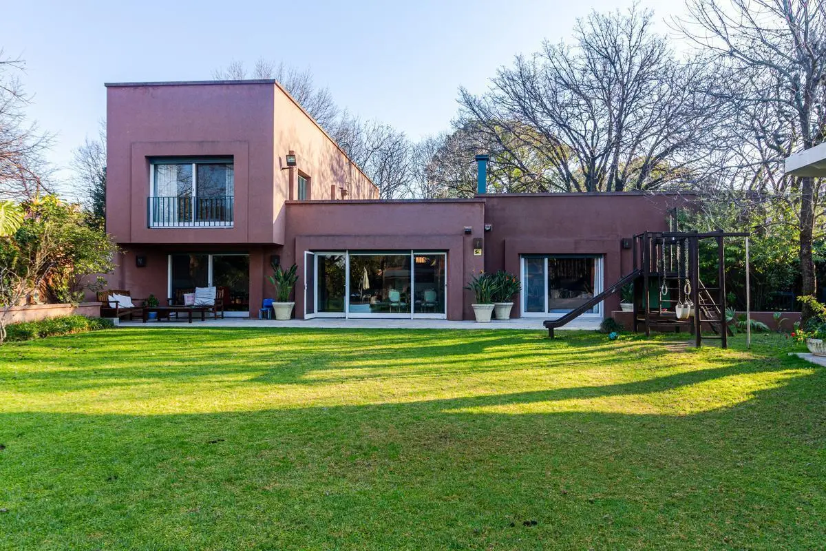 Excelente casa sobre gran terreno en lo mejor de Las Lomas Jockey - VENTA /SAN ISIDRO 1