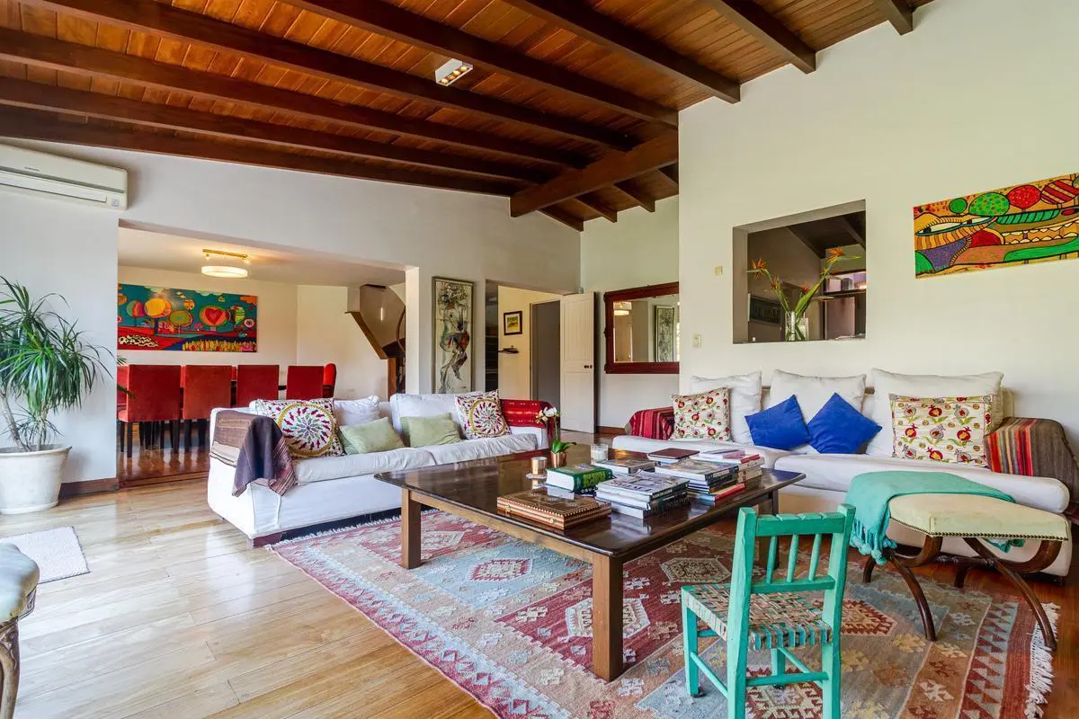 Excelente casa sobre gran terreno en lo mejor de Las Lomas Jockey - VENTA /SAN ISIDRO 4
