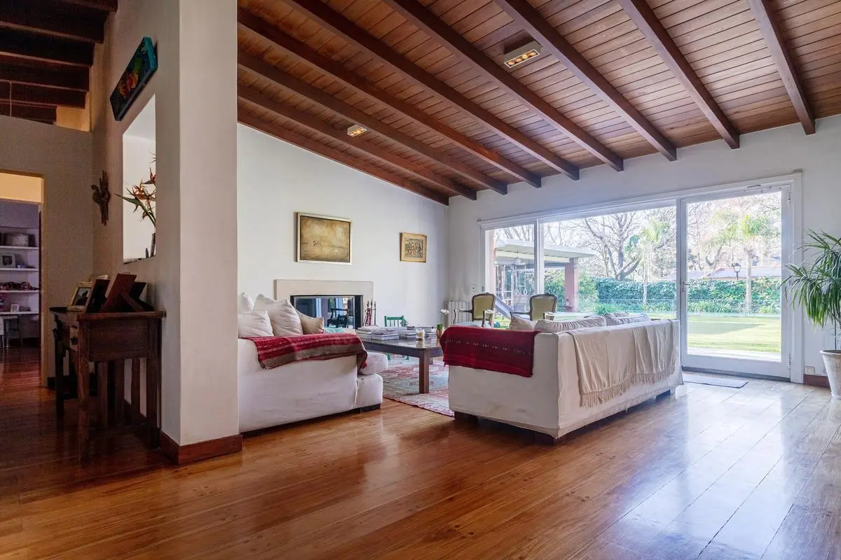 Excelente casa sobre gran terreno en lo mejor de Las Lomas Jockey - VENTA /SAN ISIDRO 5