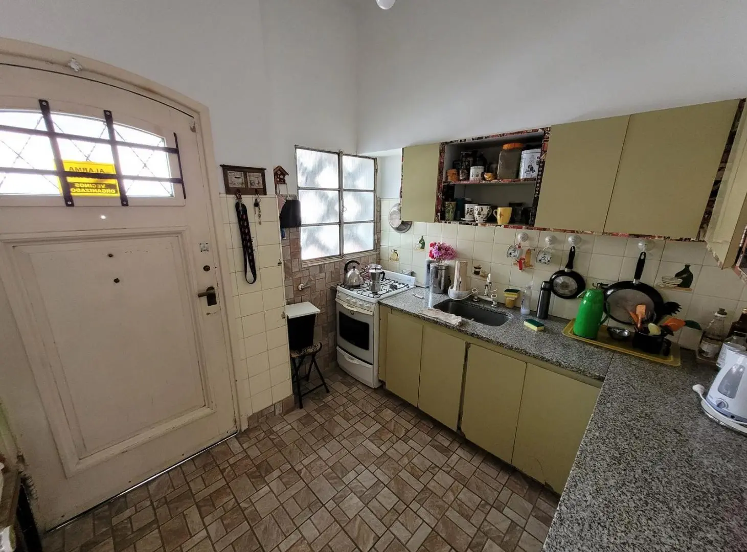 Buen chalet de una planta en La Lucila 5