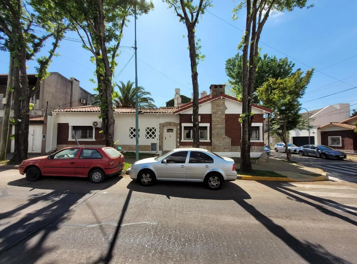 Buen chalet de una planta en La Lucila 1