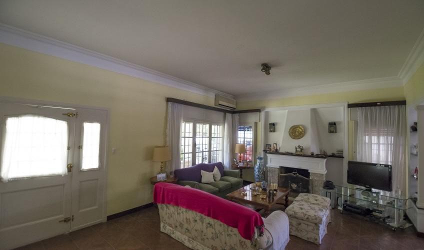 Foto de SOLIDO CHALET CON PILETA EN VENTA - LA LUCILA, imagen 5