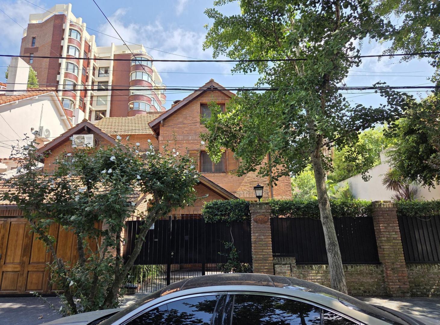 Foto de Importante Chalet en Venta en La Lucila, imagen 3