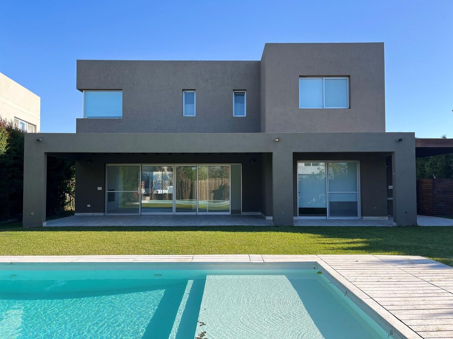Foto de Casa Moderna en Venta en Barrio Barbarita, imagen 2