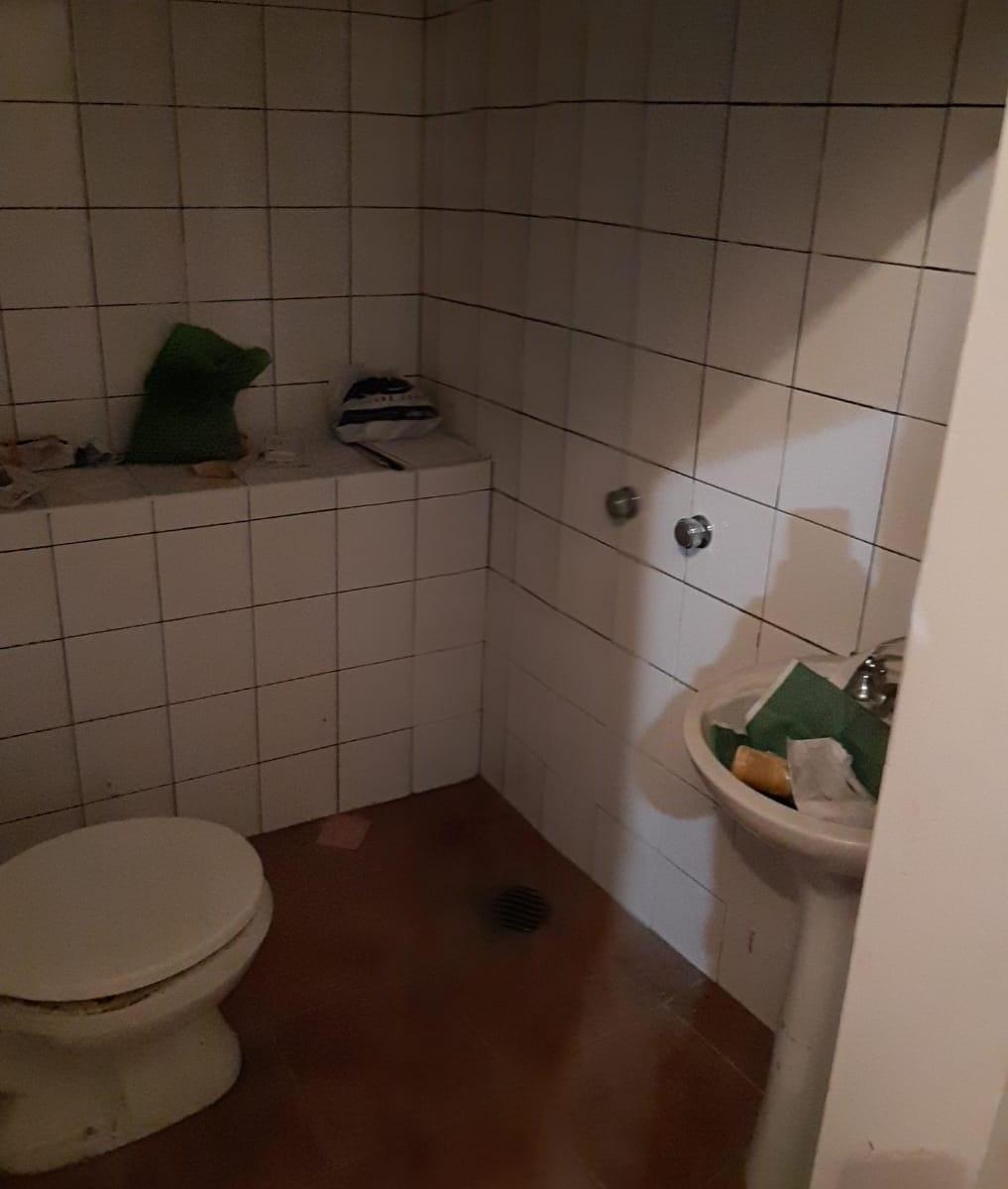 Local 120 m en Planta Baja + 80 m de Oficina o Vivienda en 1°piso 5
