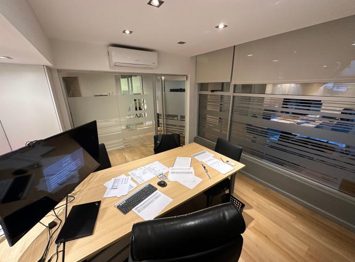 Piso de oficinas de 165m2. Edificio moderno 2