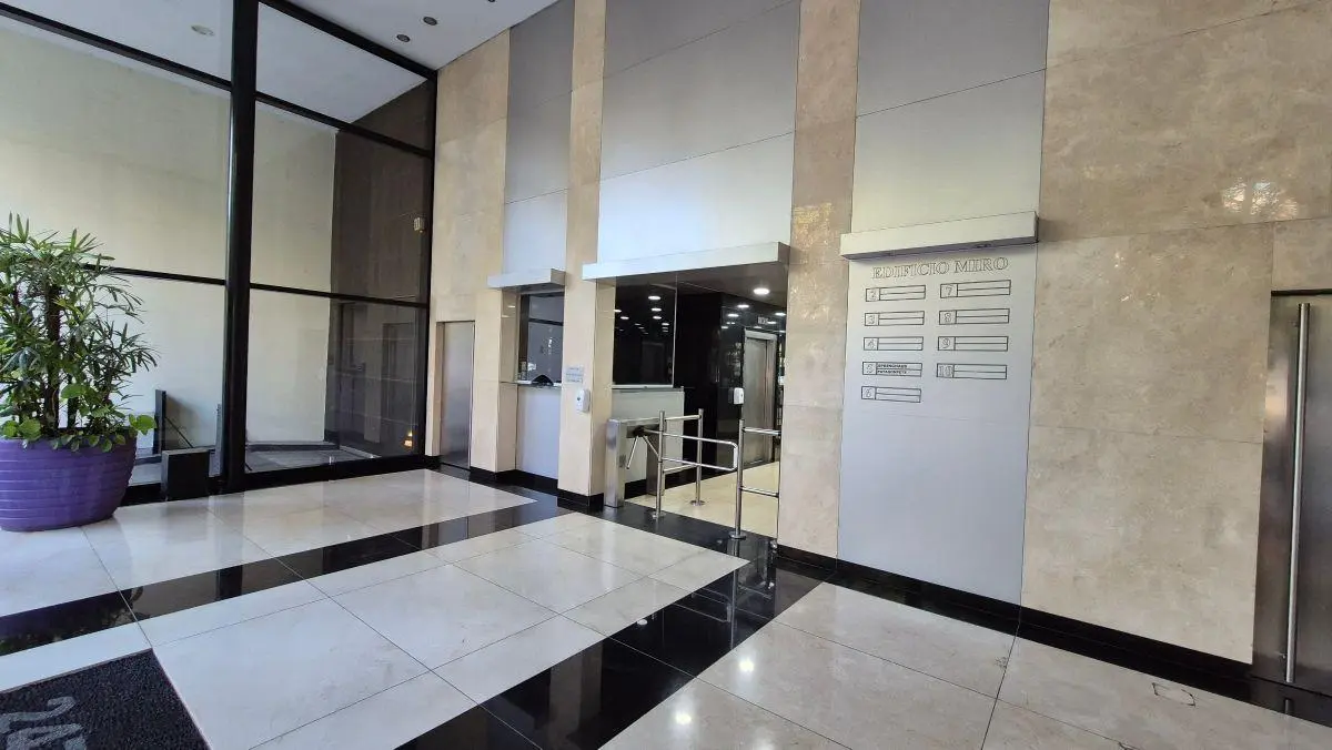 OFICINA DE 90M2 A 138M2 Y 1 COCHERA. SEGURIDAD 24HS 3